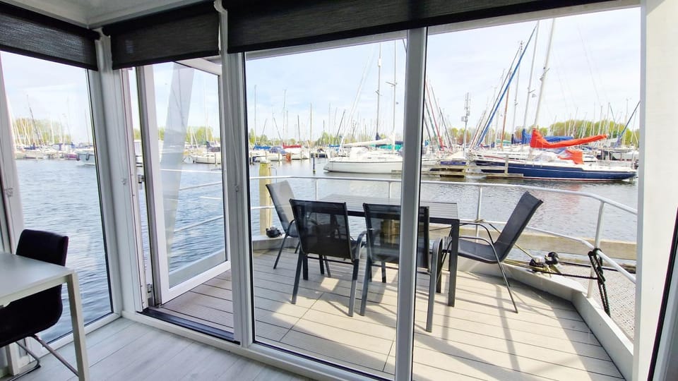View (from property/room), Balcony/Terrace, Seating area, Dining area