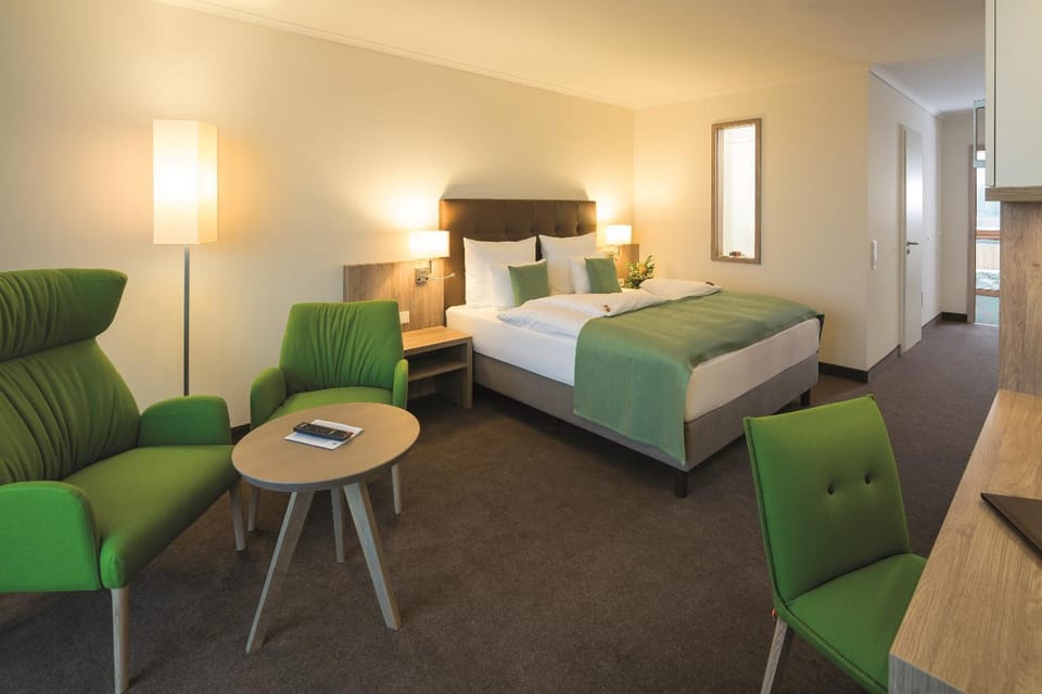 Shower, Toilet, Bathroom, TV and multimedia, Coffee/tea facilities, Balcony/Terrace, Seating area, Bedroom