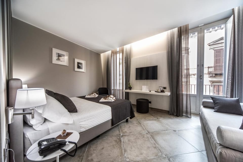 TV and multimedia, Coffee/tea facilities, Balcony/Terrace, Photo of the whole room, Bedroom