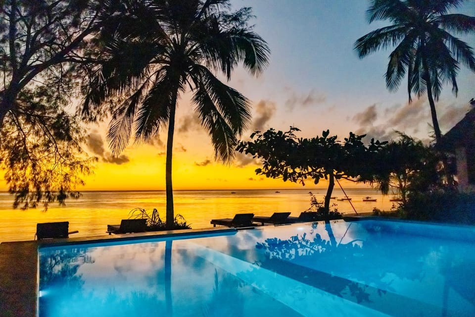 Pool view, Sunrise, sunbed