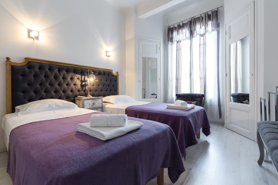 Bed, Photo of the whole room, Decorative detail, Bedroom