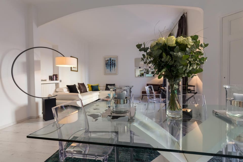 Photo of the whole room, Decorative detail, Seating area, Dining area
