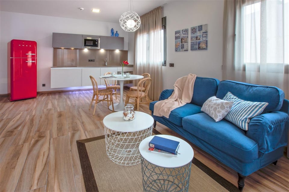 Kitchen or kitchenette, Living room, Photo of the whole room, Decorative detail