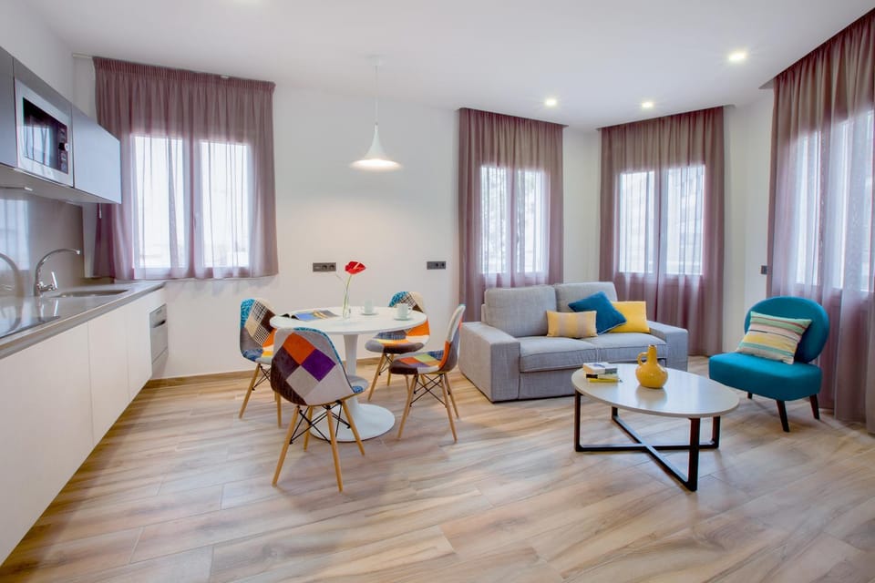 Kitchen or kitchenette, Living room, Photo of the whole room, Dining area