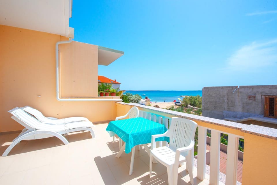 Day, Balcony/Terrace, Seating area, Sea view, sunbed