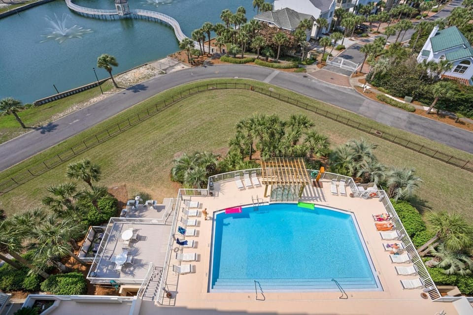 Pelican Beach Terrace 805 House in Destin