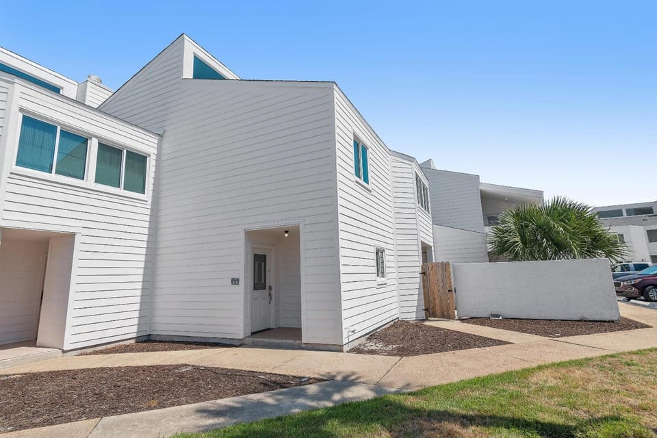 Shoreline Towers Townhouse 4-3 House in Destin