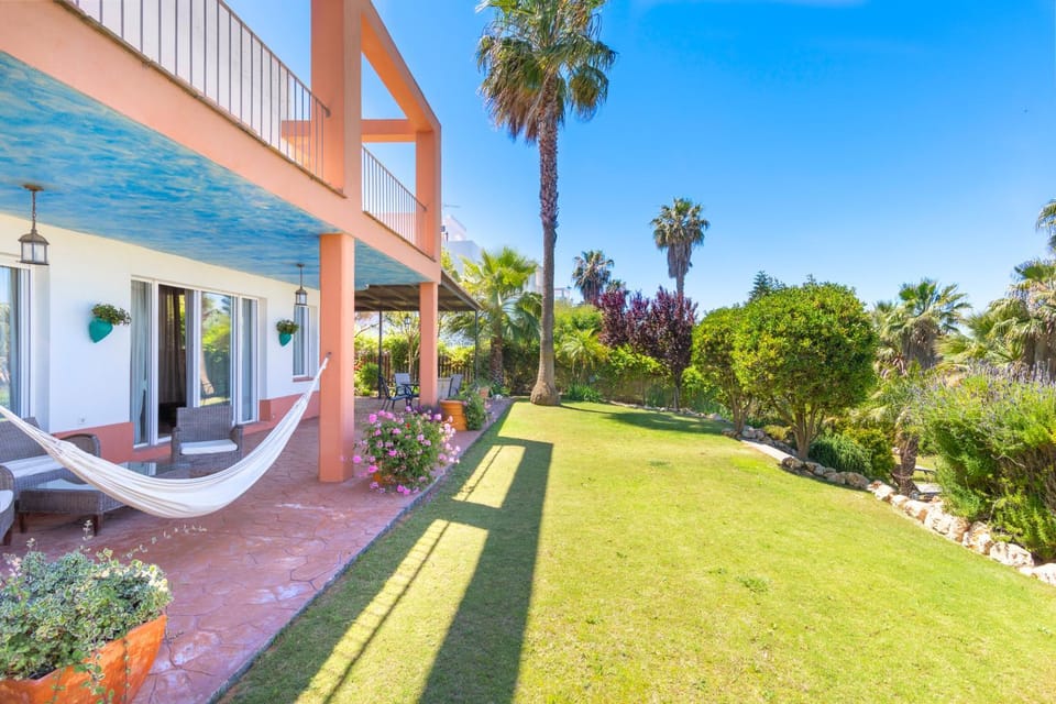 Property building, Patio, Facade/entrance, Garden