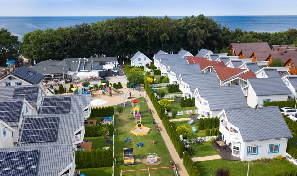 Property building, Natural landscape, Bird's eye view, Garden, Sea view, Location