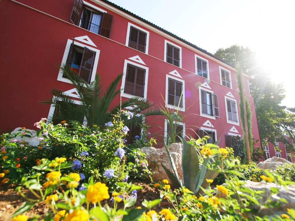 Property building, Garden