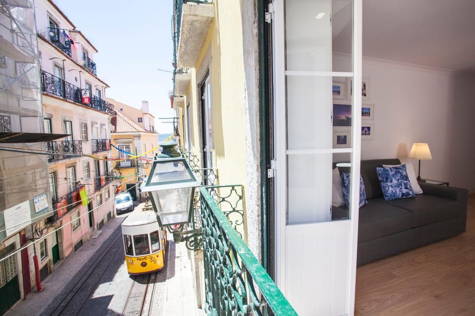 Living room, Street view
