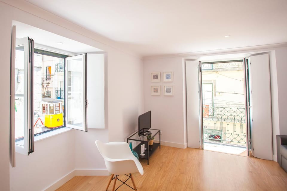 Living room, Street view
