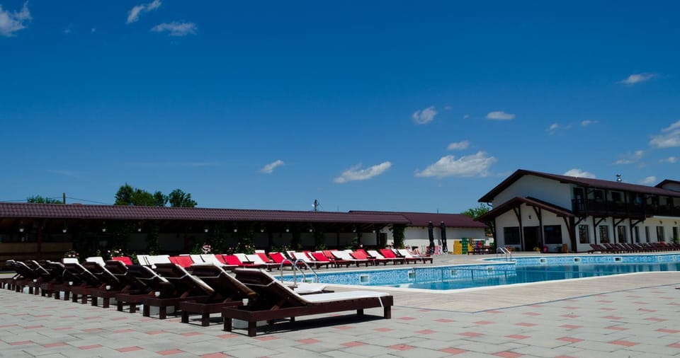 Aqua Club Elatis Bed and Breakfast in Romania