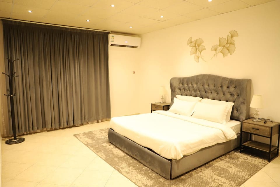 Bed, Photo of the whole room, Bedroom, air conditioner