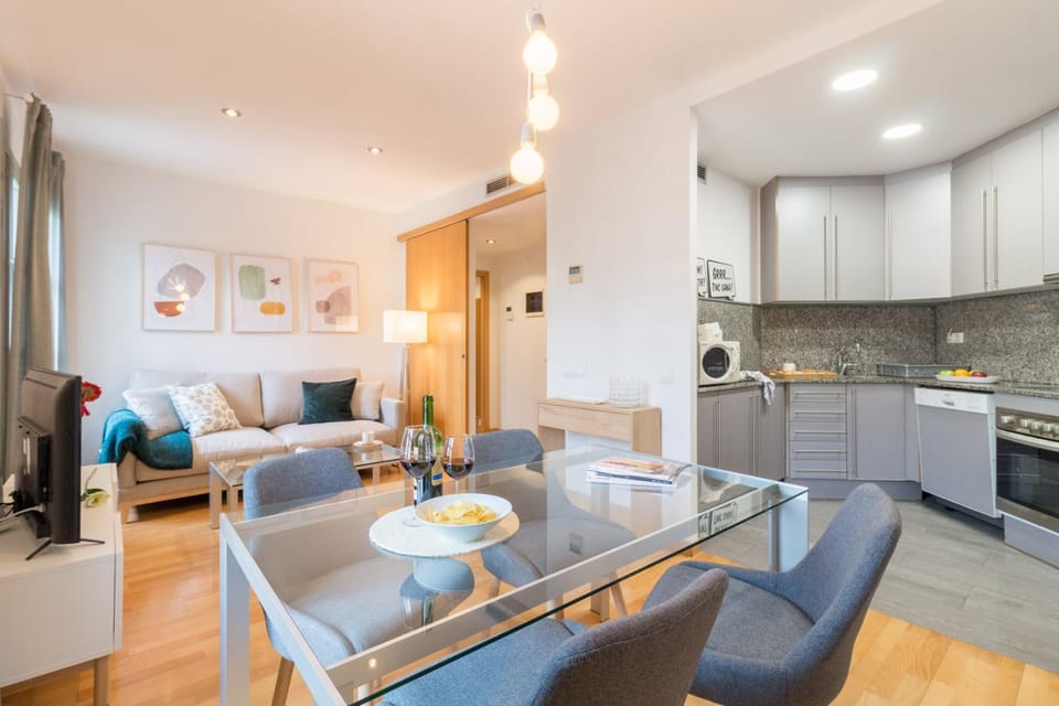 Kitchen or kitchenette, Living room, Seating area, Dining area, dishwasher, minibar, pet friendly, stove
