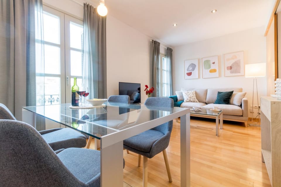 Living room, Seating area, Dining area
