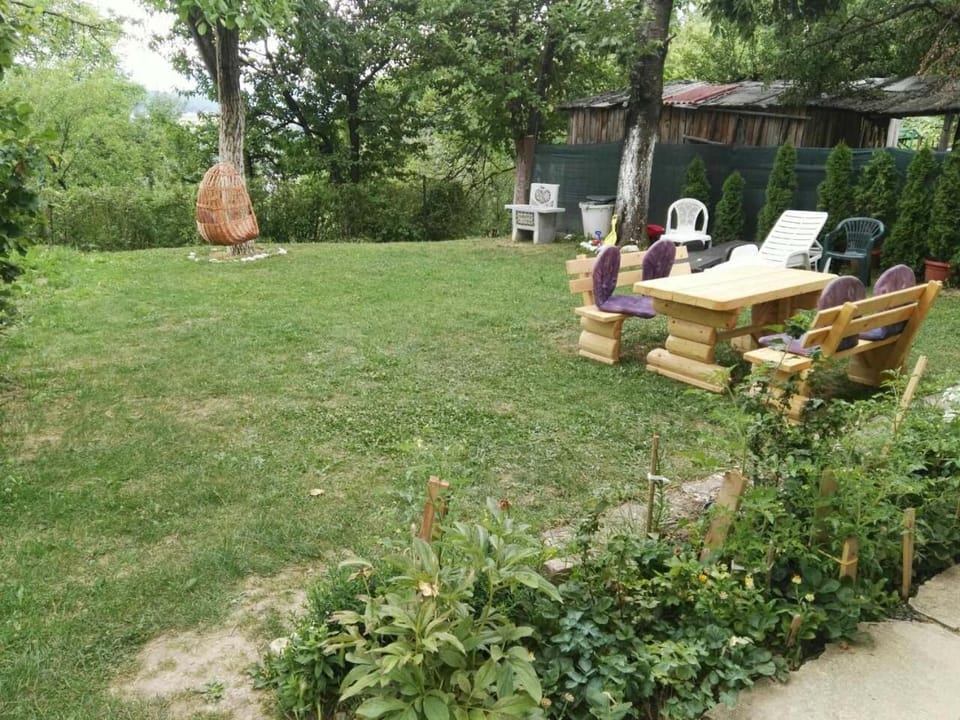 BBQ facilities, Children play ground, Food and drinks, Pets, Garden view, Mountain view