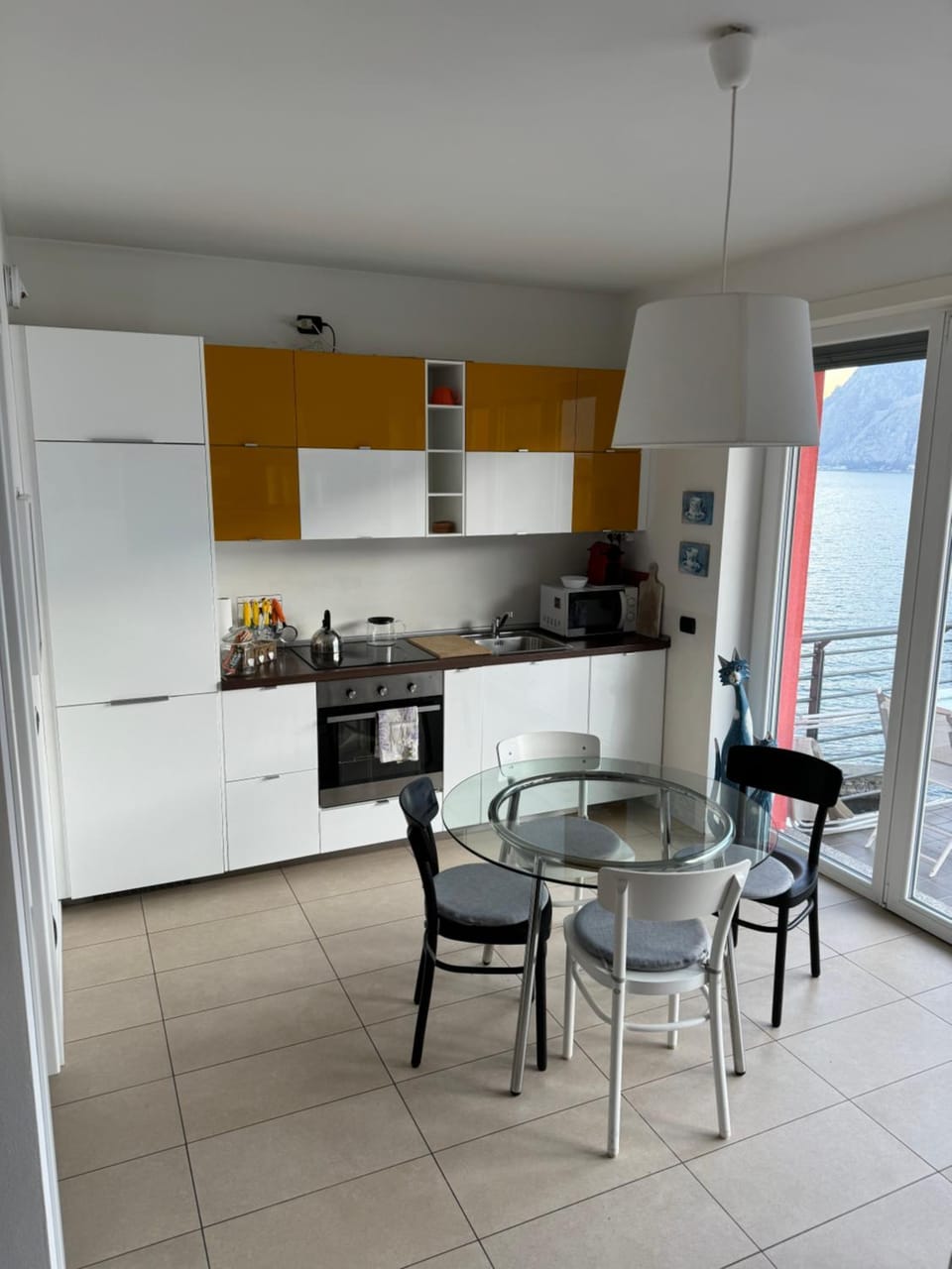 Kitchen or kitchenette, Dining area, dishwasher, minibar, pet friendly