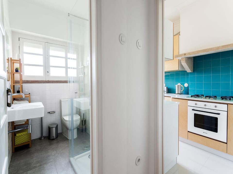 Bathroom, Communal kitchen
