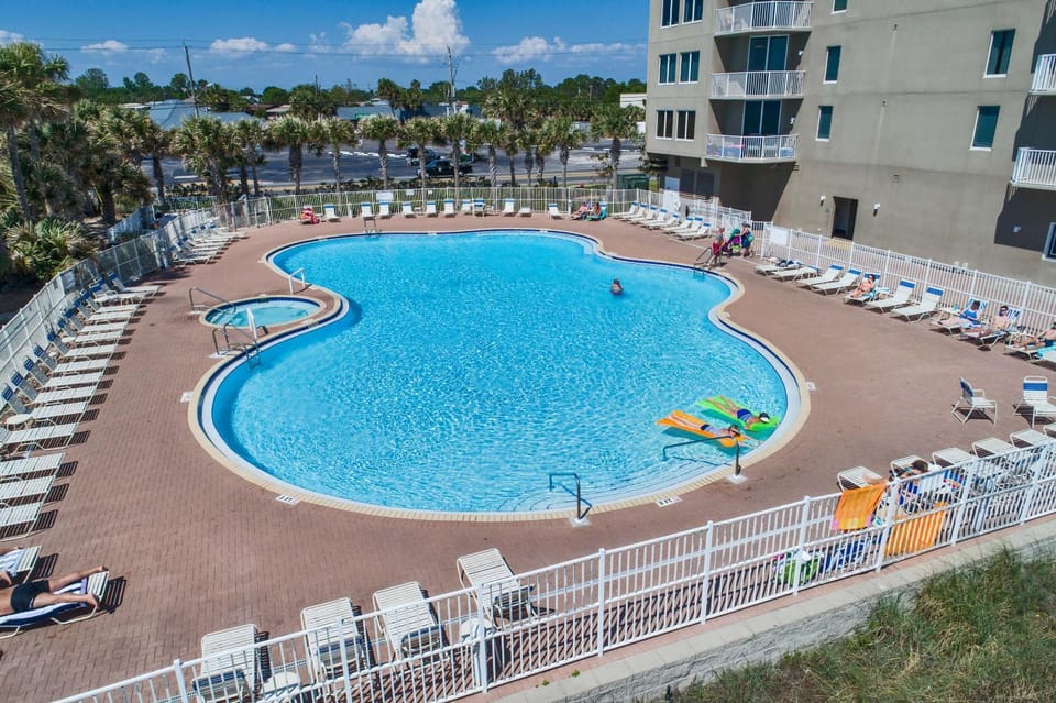 Hot Tub, Guests, Guests, Guests, Pool view, Swimming pool, children, children, children, young children, young children, young children, older children, older children, older children, group of guests, group of guests, group of guests, Family, Family, Family