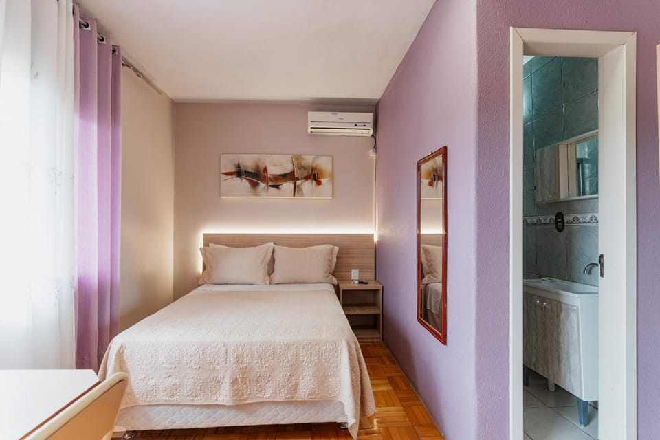 Bed, Photo of the whole room, air conditioner