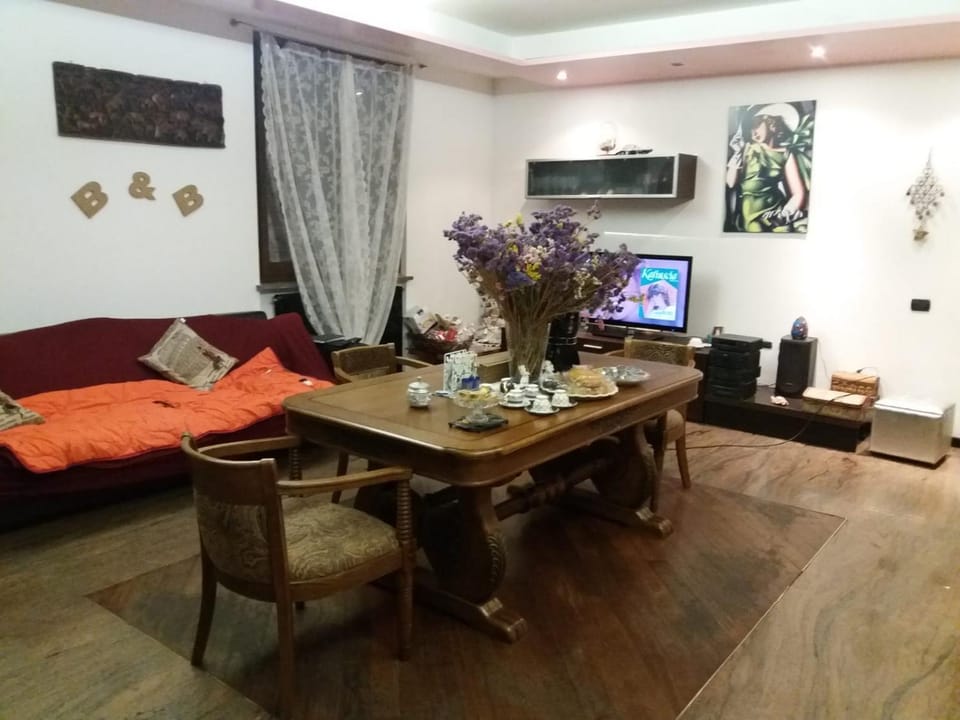 Communal lounge/ TV room