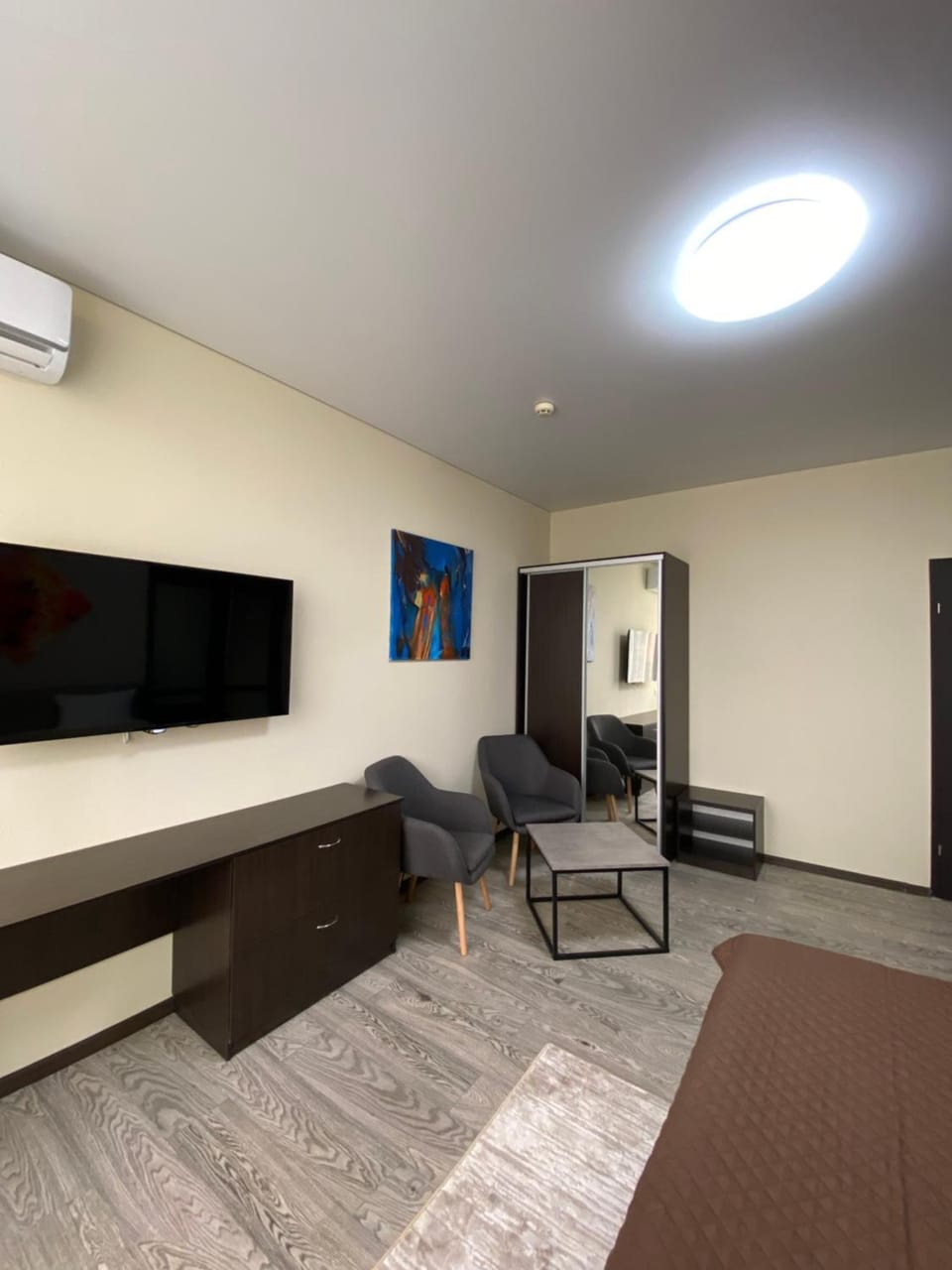 Communal lounge/ TV room, TV and multimedia, Living room, Seating area, air conditioner