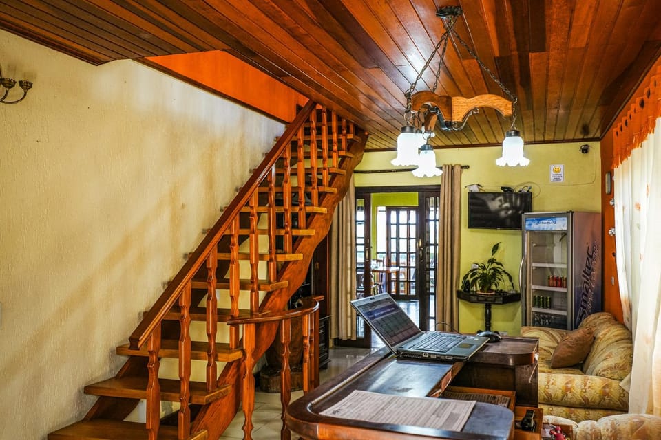 TV and multimedia, Living room, Lobby or reception