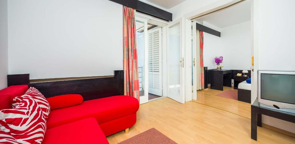 Living room, Photo of the whole room, Bedroom