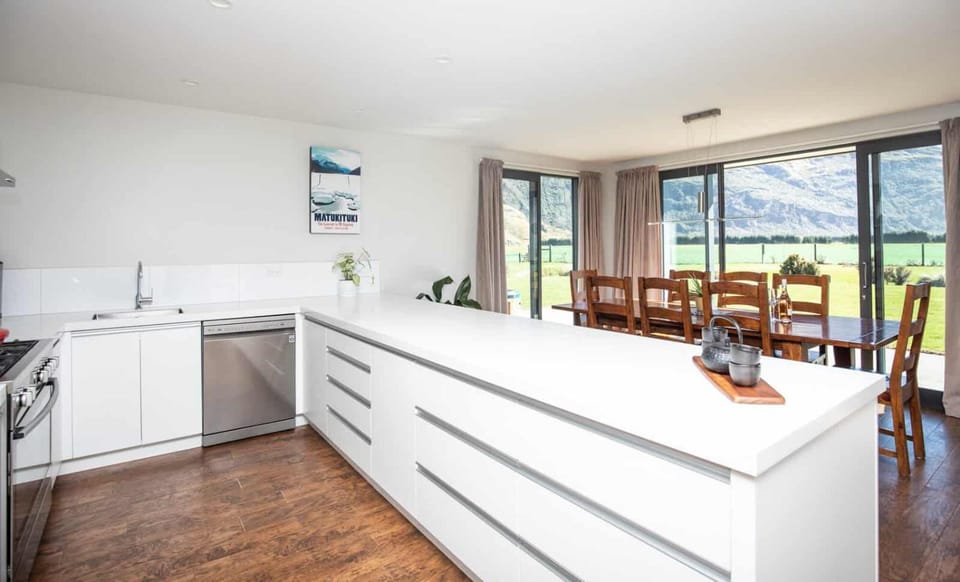Natural landscape, Kitchen or kitchenette, Living room, Seating area, Dining area, dishwasher