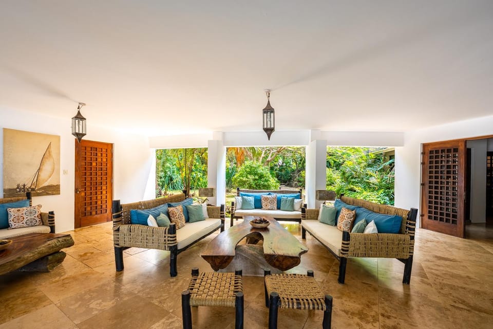 Tequila Sunrise Beach Villa-Diani Beach Villa in Kenya