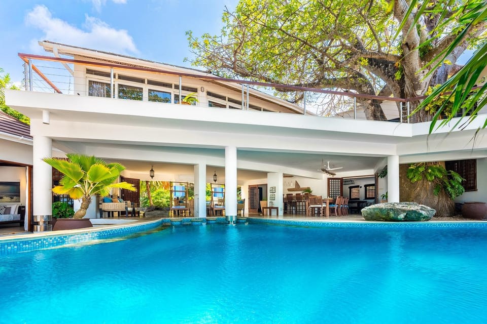 Tequila Sunrise Beach Villa-Diani Beach Villa in Kenya