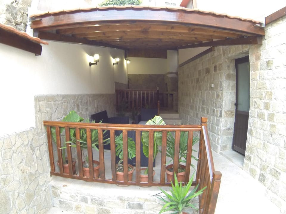 BBQ facilities, Seating area