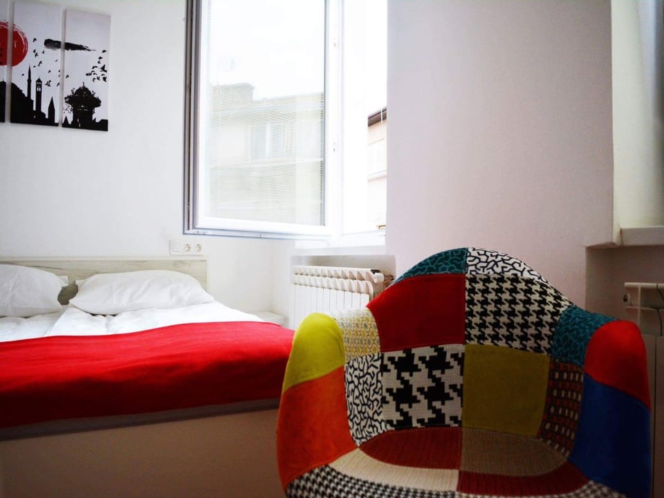 Bed, Day, On site, City view