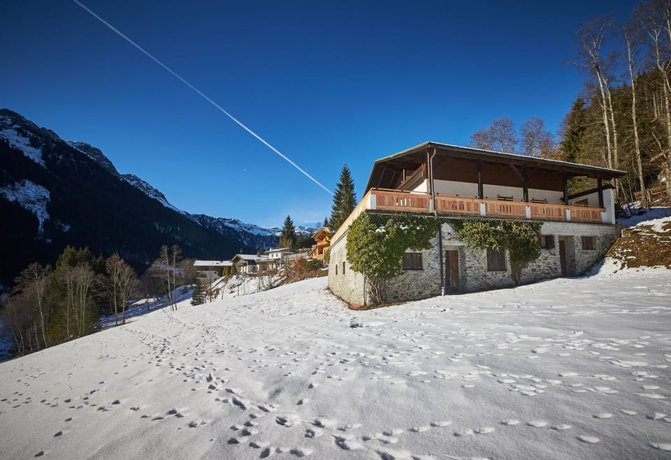 Property building, Facade/entrance, Natural landscape, Winter, Balcony/Terrace, Mountain view