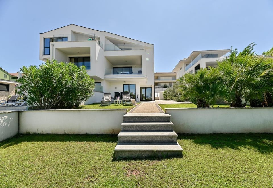 Property building, Garden
