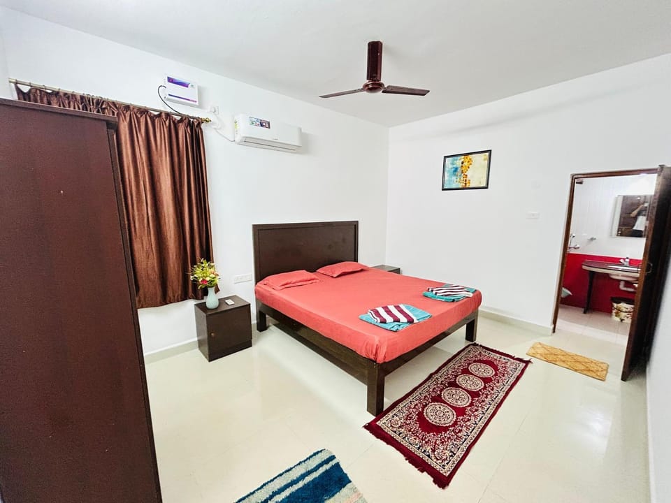 Bed, Photo of the whole room, Bedroom, air conditioner