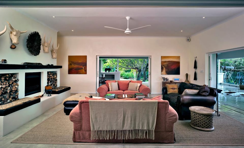 Communal lounge/ TV room, Living room, Seating area