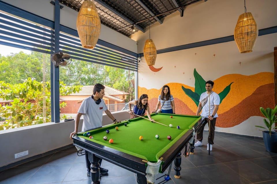 Billiard, Game Room