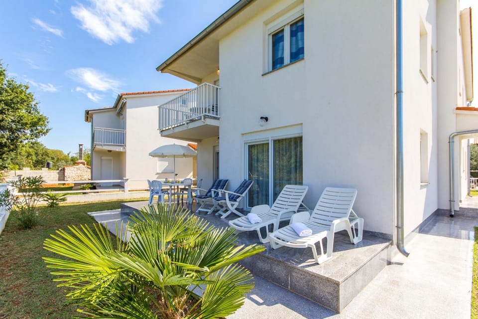 Patio, Facade/entrance, Garden, Balcony/Terrace