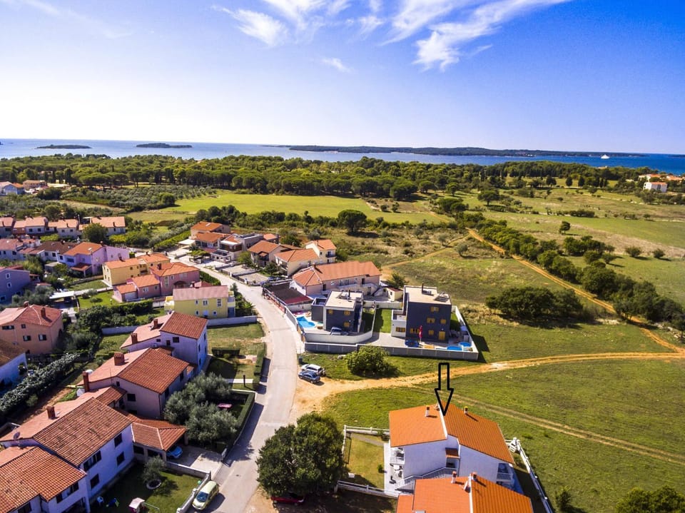 Property building, Bird's eye view