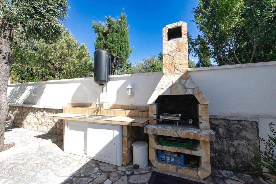 Day, BBQ facilities