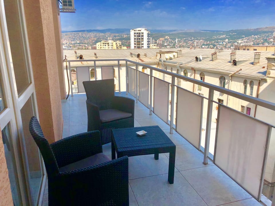 Balcony/Terrace, City view