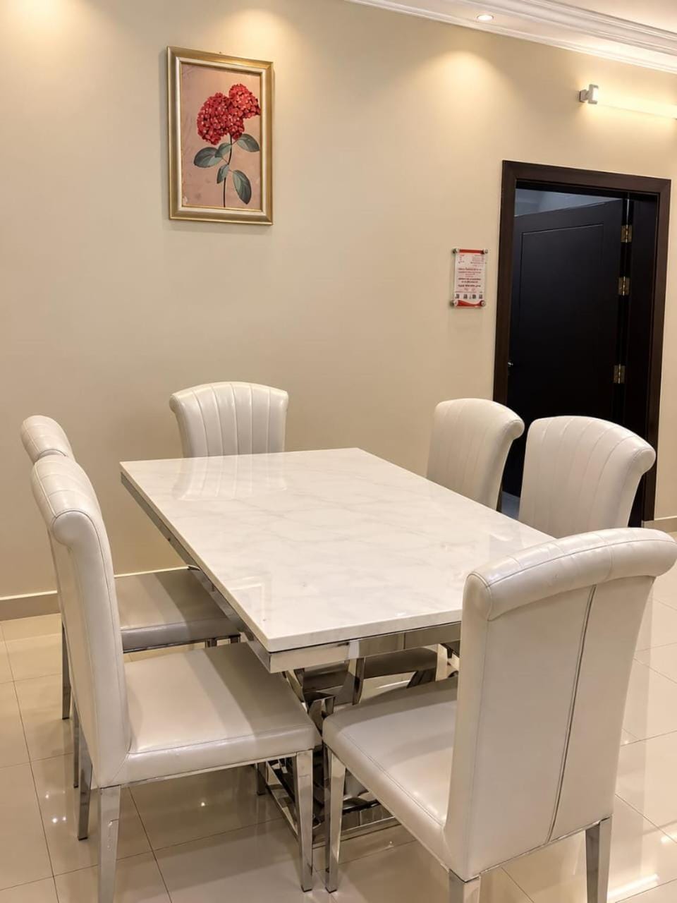 Seating area, Dining area
