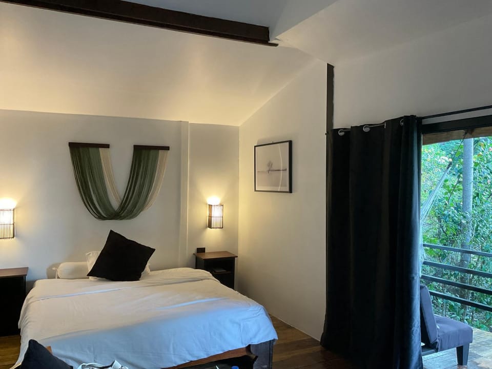Bed, Bedroom, Garden view