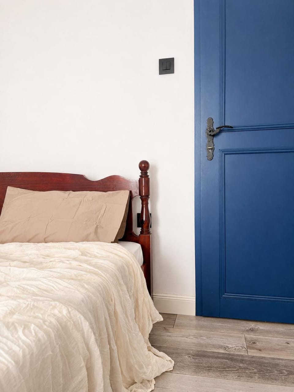 Bed, Decorative detail, Bedroom