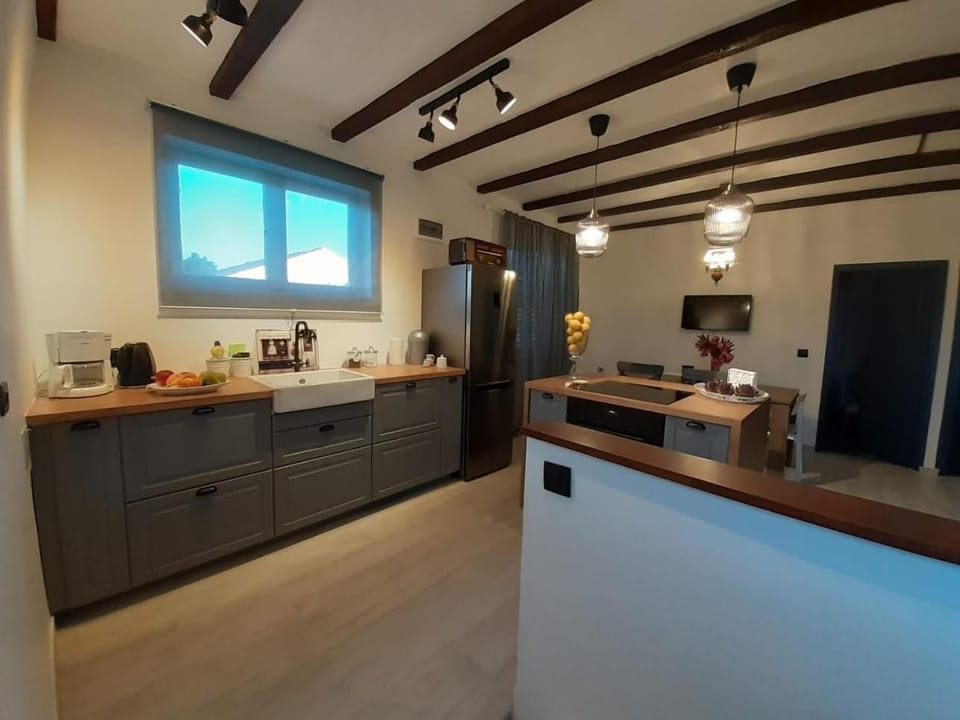 TV and multimedia, Kitchen or kitchenette, Living room, Dining area