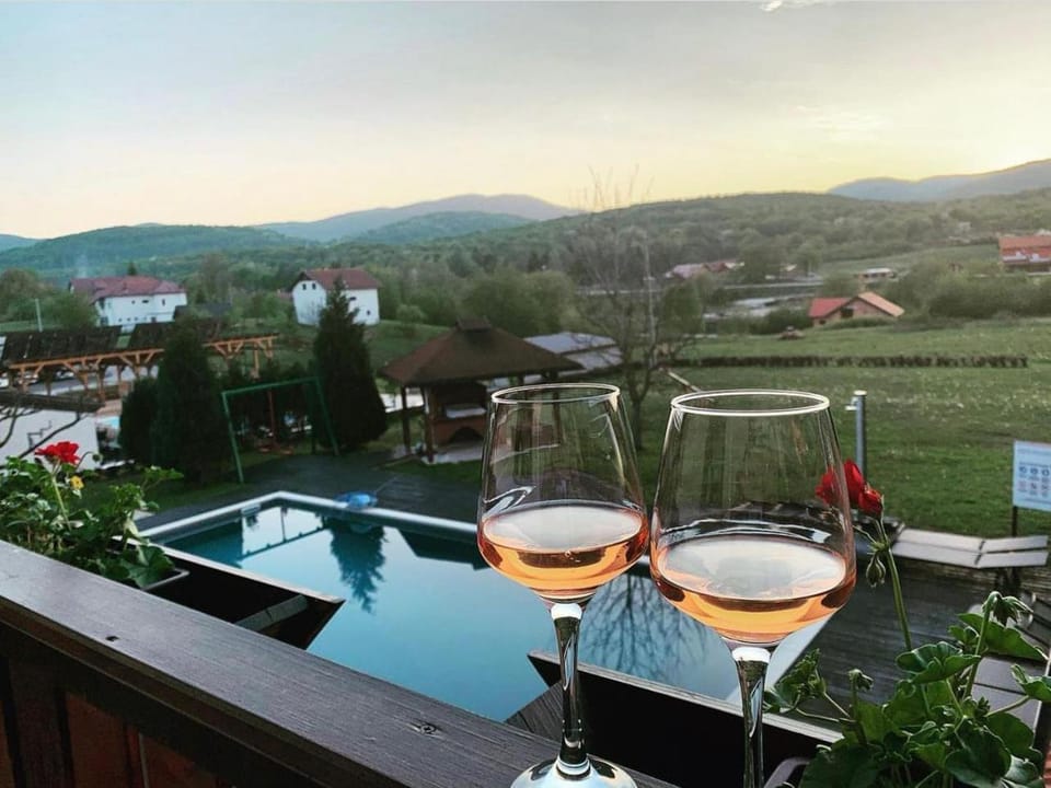 Natural landscape, Food and drinks, Mountain view, Pool view, Swimming pool, Breakfast, Drinks