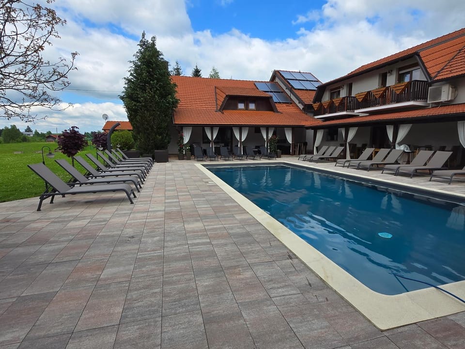 Swimming pool, sunbed
