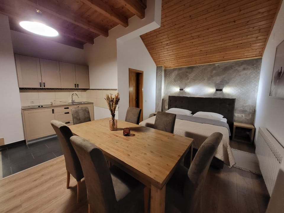 Kitchen or kitchenette, Seating area, Dining area